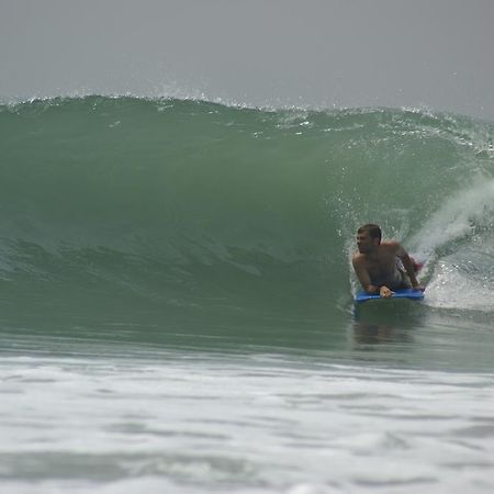 Kame Surf Camp Hotel Assinie Ngoại thất bức ảnh